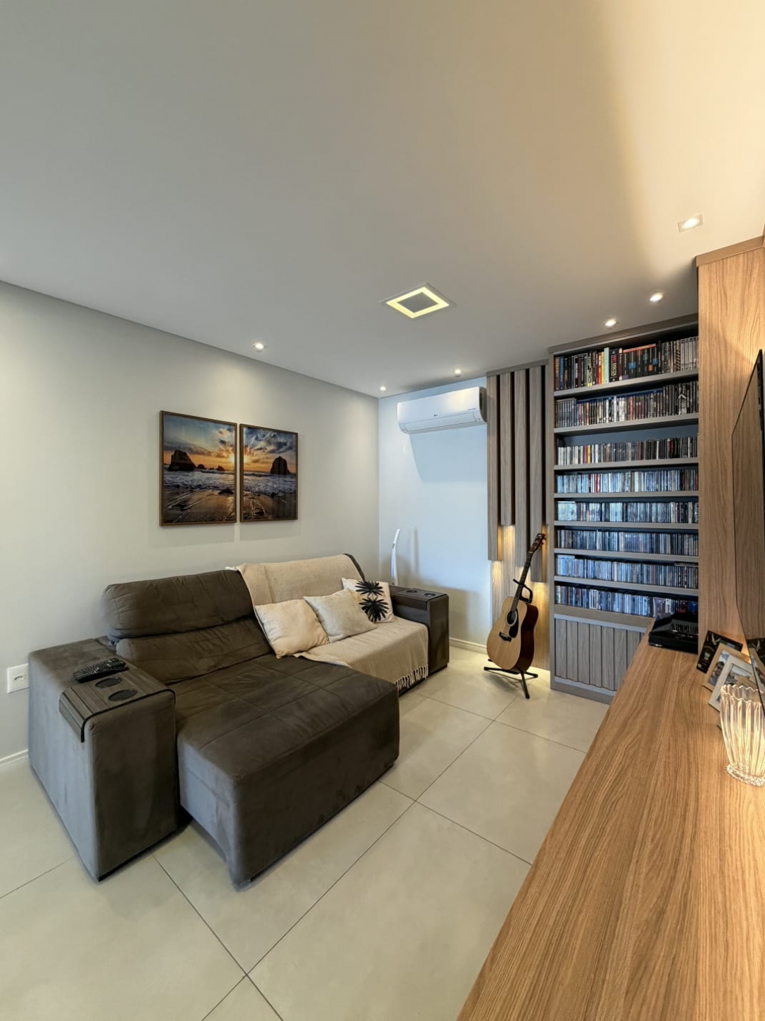 VENDA: Apartamento MOBILIADO com Suíte + 1 dormitórios na Vila Operária em Itajaí. - Mais do que um apartamento, um imóvel completo para viver com conforto, exclusividade e espaço de sobra no coração da Vila Operária, em Itajaí. - Apartamentos | Adriana Magalhães Corretora CRECI 35.366