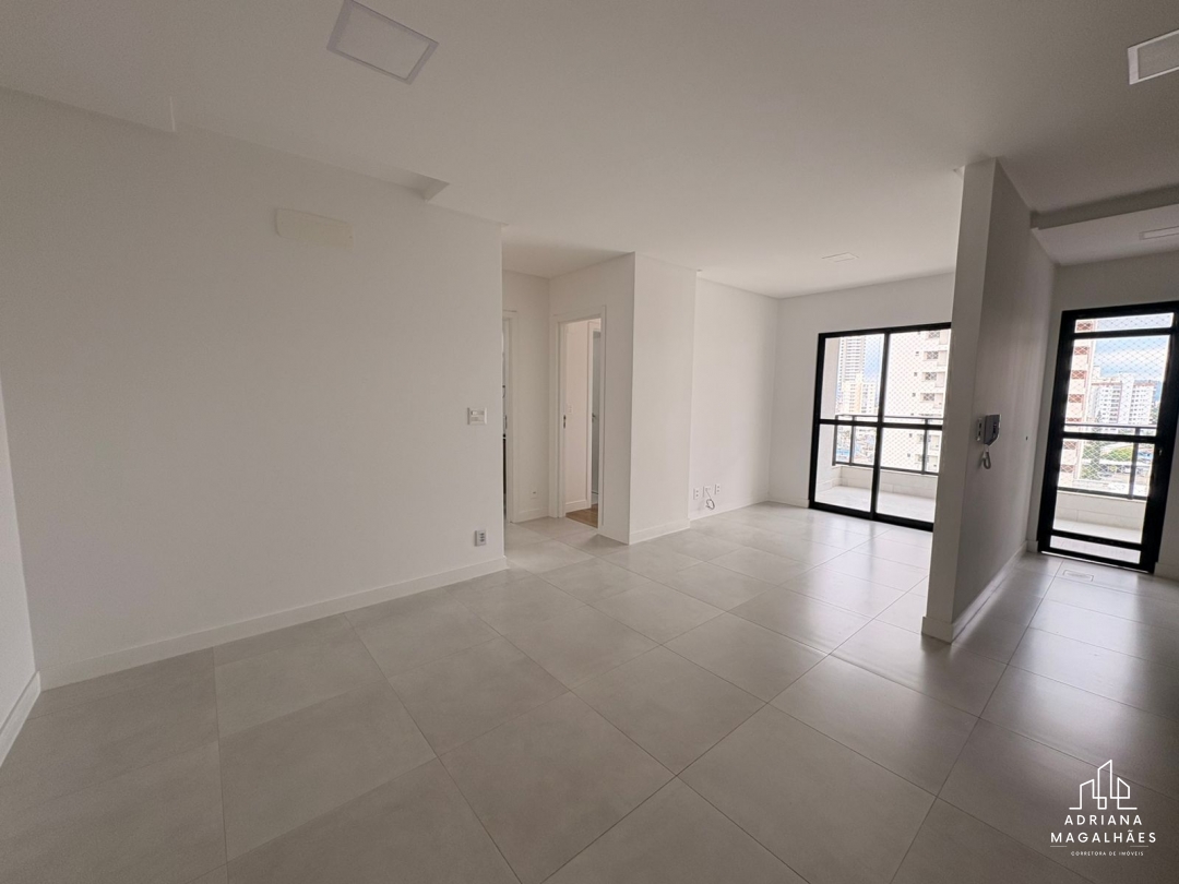 VENDA: Apartamento Semimobiliado com Suíte + 1 dormitório na Vila Operária em Itajaí. - Morar na Vila Operária é escolher um dos bairros mais queridos de Itajaí, com toda a praticidade de estar perto de tudo e a poucos minutos a pé do Centro da cidade. - Apartamentos | Adriana Magalhães Corretora CRECI 35.366